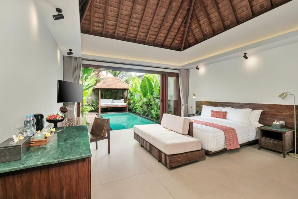 Bed, Seating area