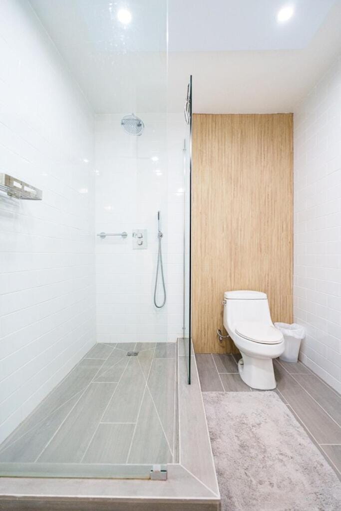 Shower, Toilet, Bathroom