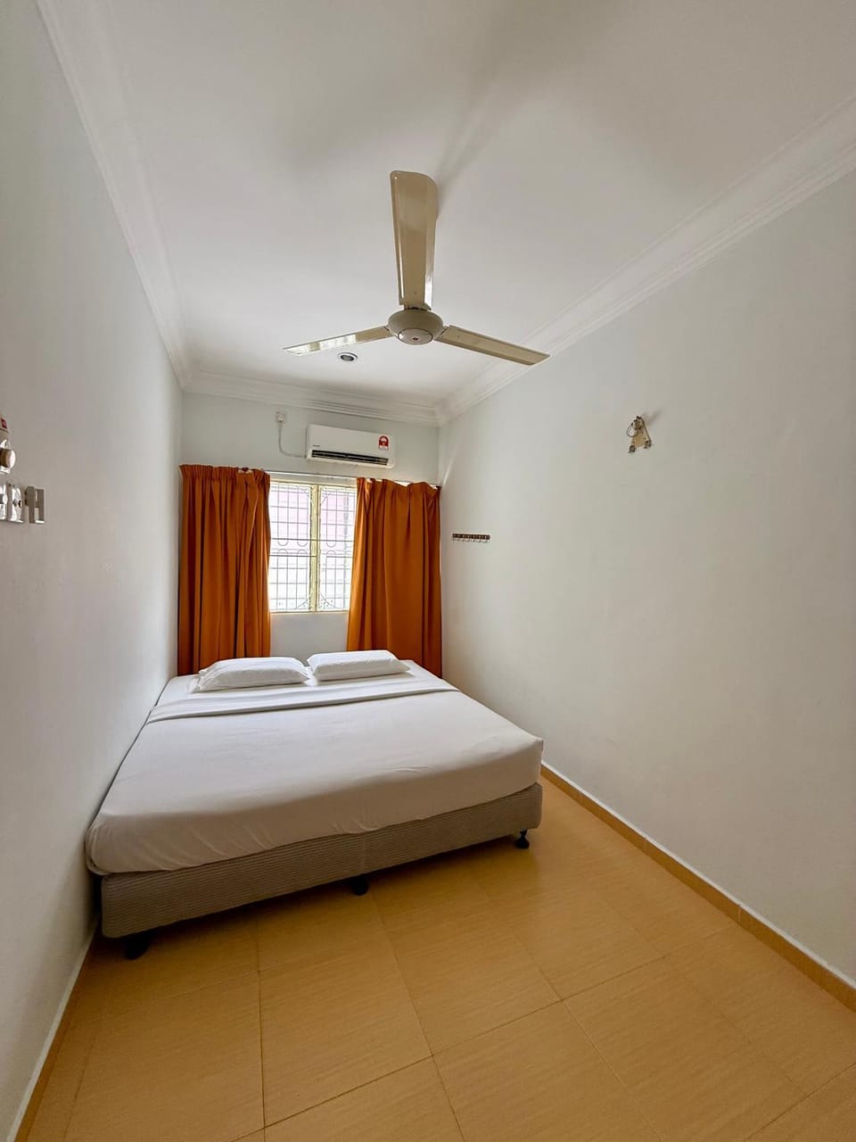 Bed, Photo of the whole room, Bedroom, air conditioner