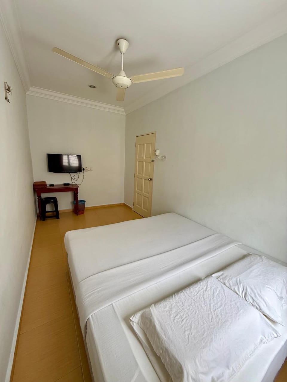 Bed, Photo of the whole room, Bedroom, air conditioner
