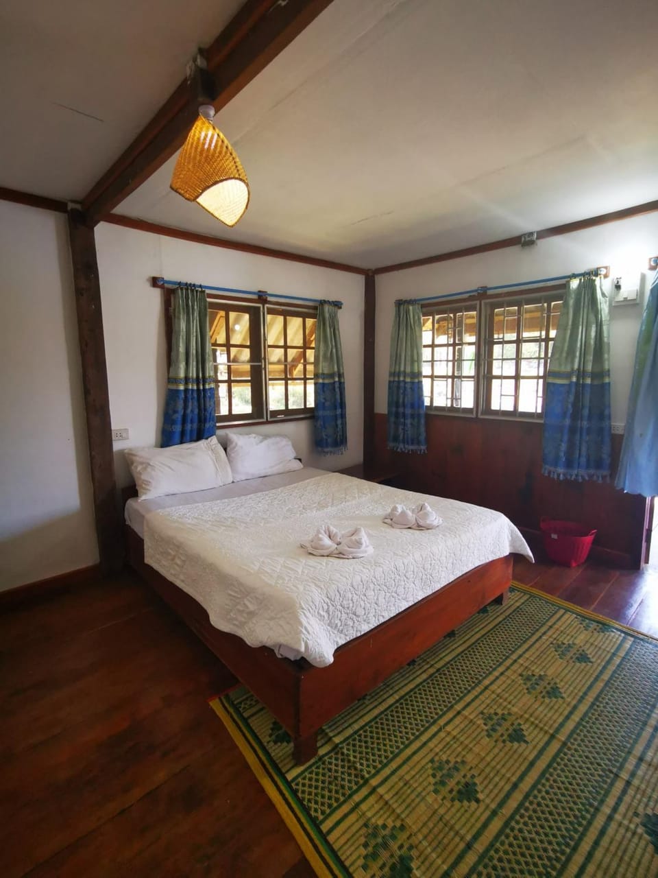Sipasert Guesthouse-Tadlo Bed and Breakfast in Laos