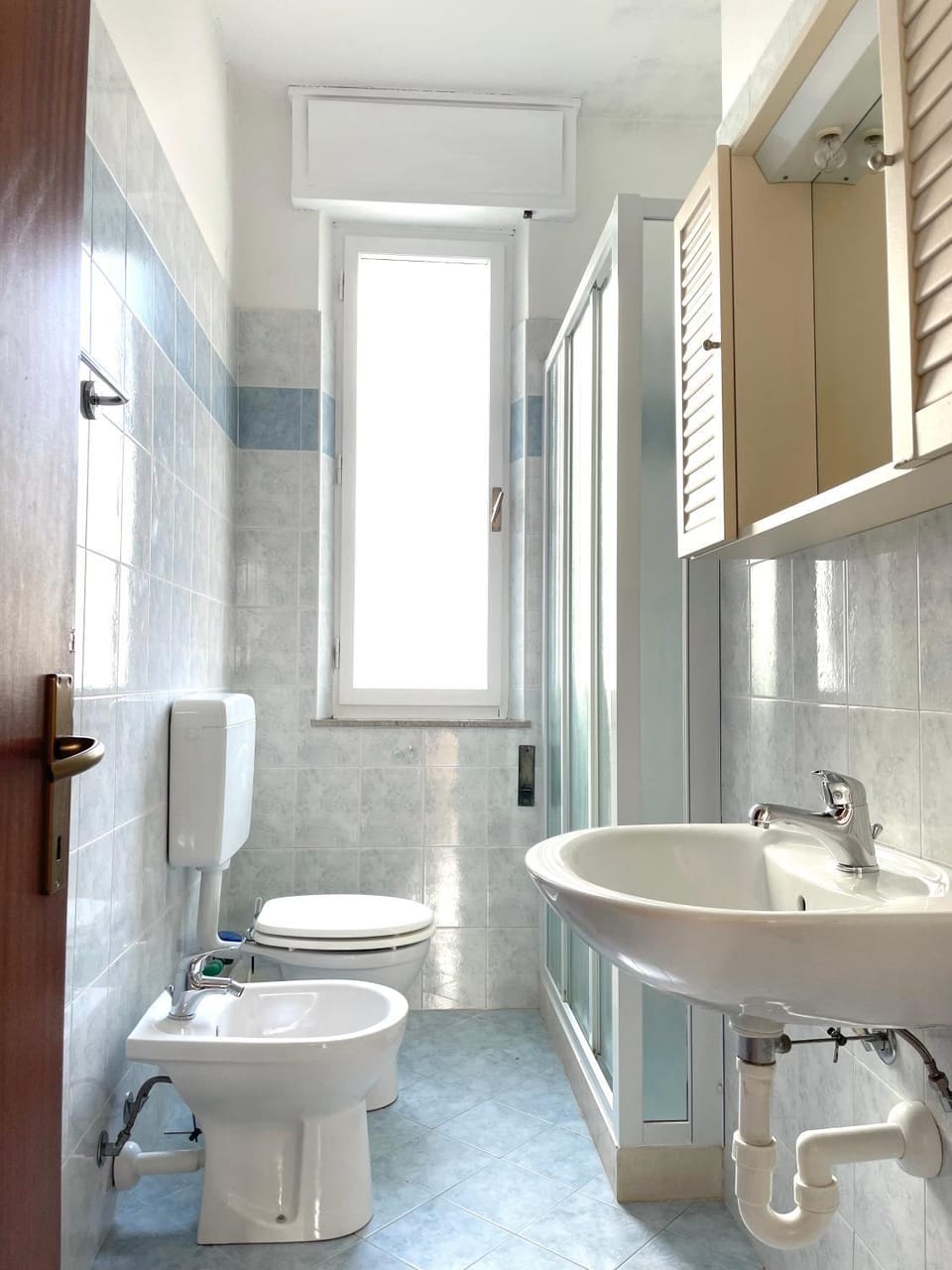 Shower, Toilet, Bathroom, bidet, towels
