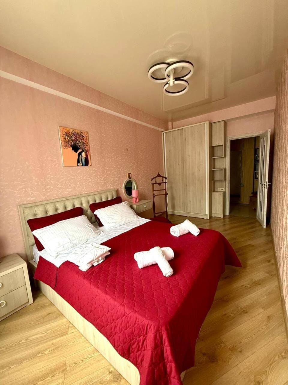 Photo of the whole room, Bedroom