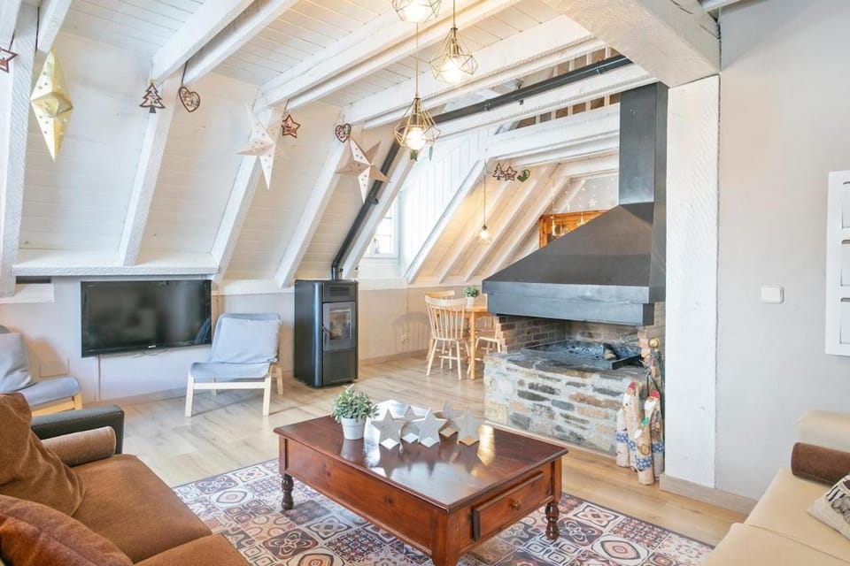 TV and multimedia, Living room, Seating area, pet friendly