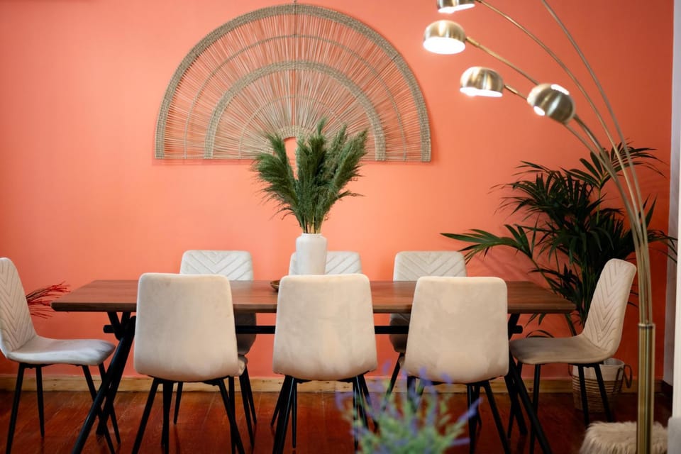 Seating area, Dining area