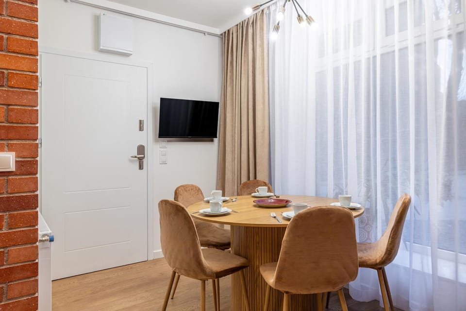 TV and multimedia, Living room, Dining area
