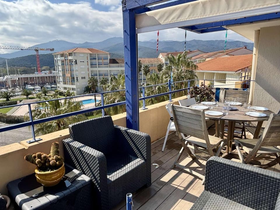Balcony/Terrace, Dining area, Mountain view