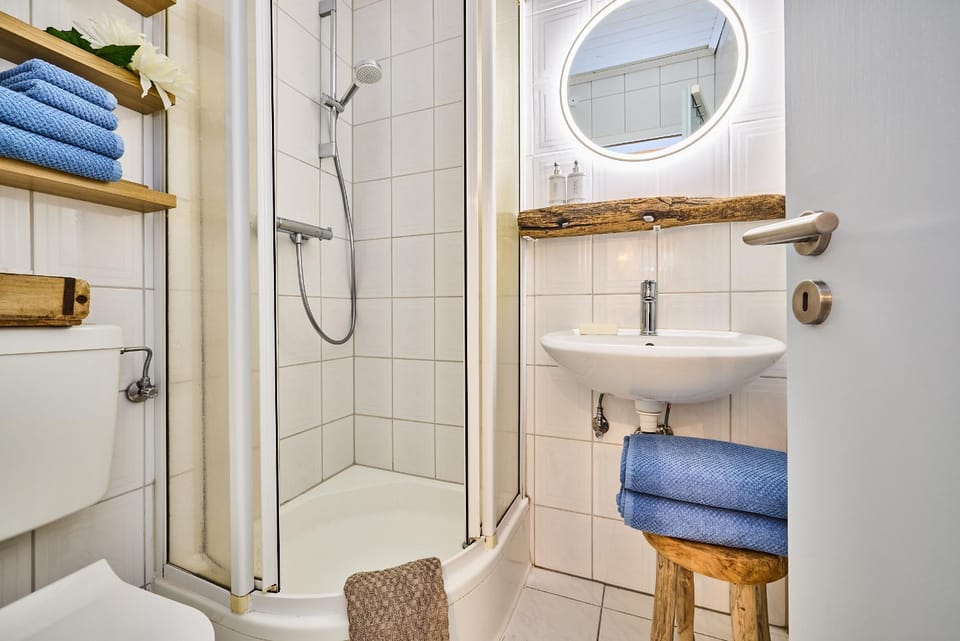 Shower, towels