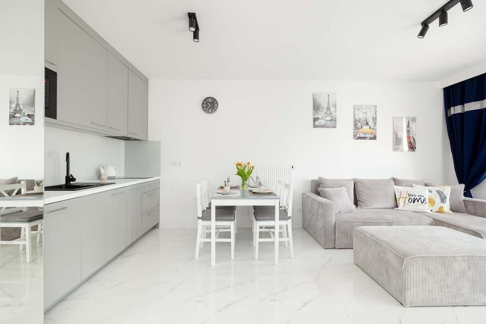 Kitchen or kitchenette, Living room, Seating area, Dining area