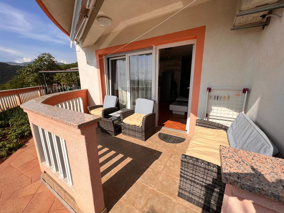 Patio, Day, Natural landscape, View (from property/room), Balcony/Terrace, Mountain view