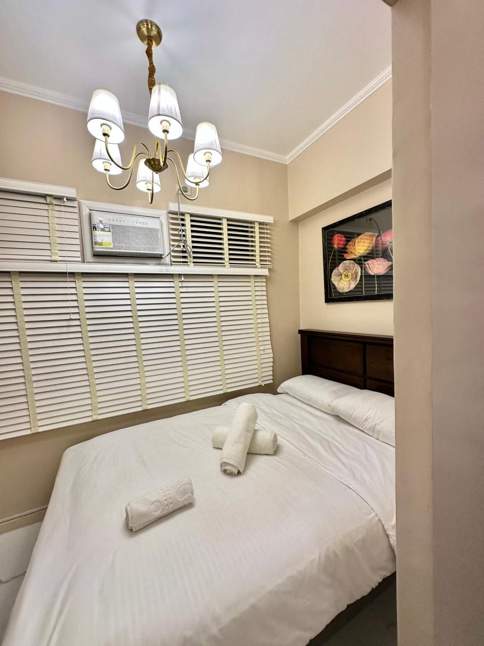 Studio Two Condominium, Alabang AMBER -Fiber WI-FI Netflix ready Apartment hotel in Muntinlupa
