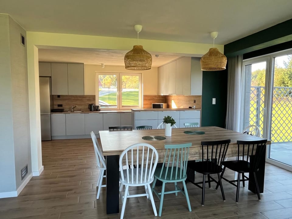Kitchen or kitchenette, Dining area, dishwasher, stove