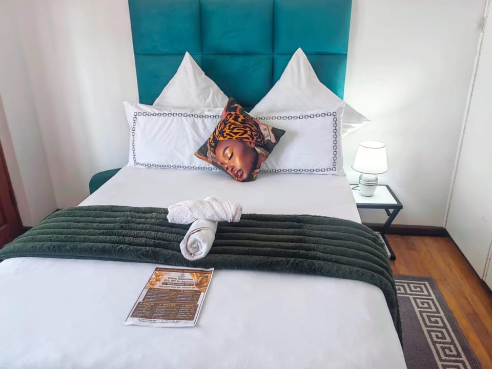 MayBach Hills Palace Guesthouse Bed and Breakfast in Western Cape