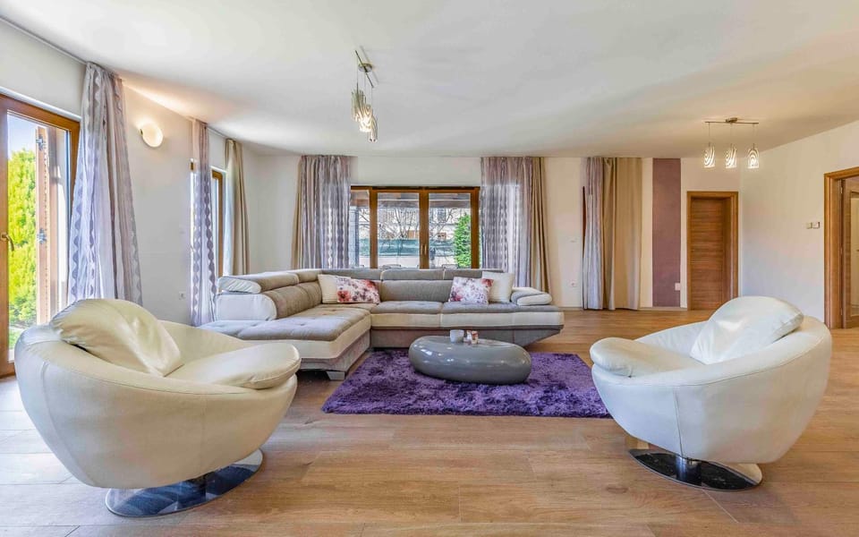 Living room, Photo of the whole room, Seating area