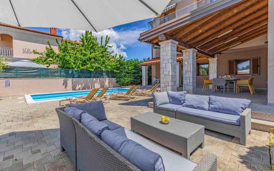 Property building, Patio, Balcony/Terrace, Seating area, Pool view, Swimming pool, sunbed