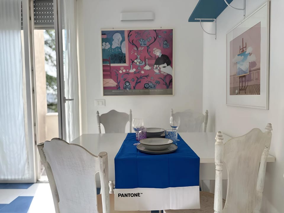 Living room, Seating area, Dining area, air conditioner