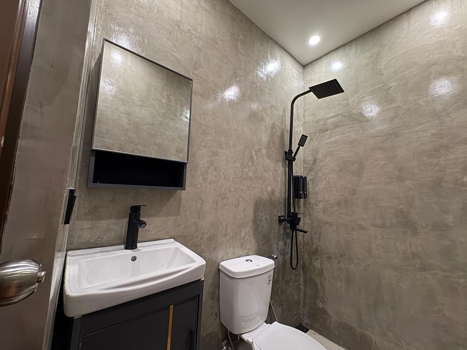 Shower, Toilet, Bathroom