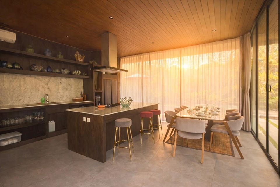 Dining area, Communal kitchen, oven, stove