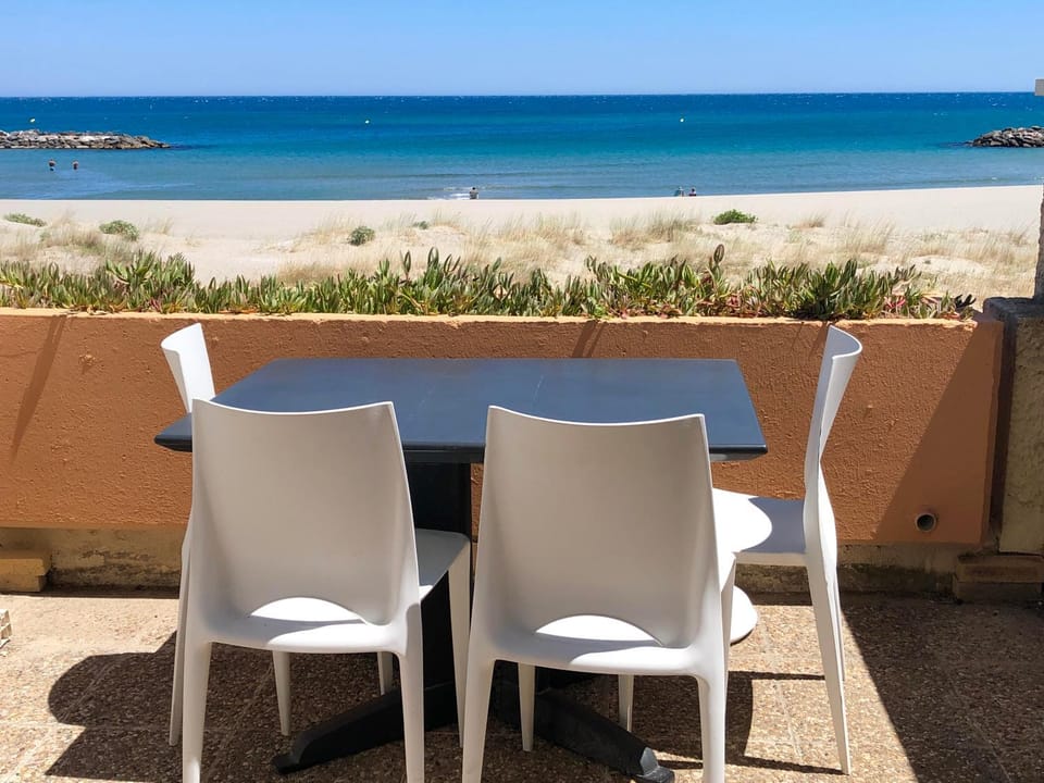 Patio, Mountain view, Sea view