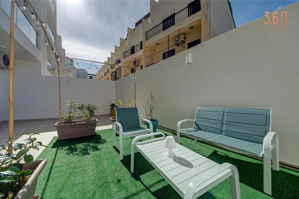 Property building, Patio, Spring, Day, View (from property/room), Balcony/Terrace, Living room, Seating area, sunbed