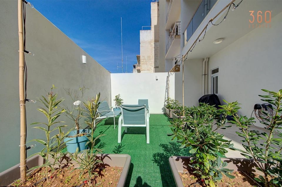 Patio, Spring, Day, Garden, View (from property/room), Balcony/Terrace, Living room, Seating area, Garden view, sunbed