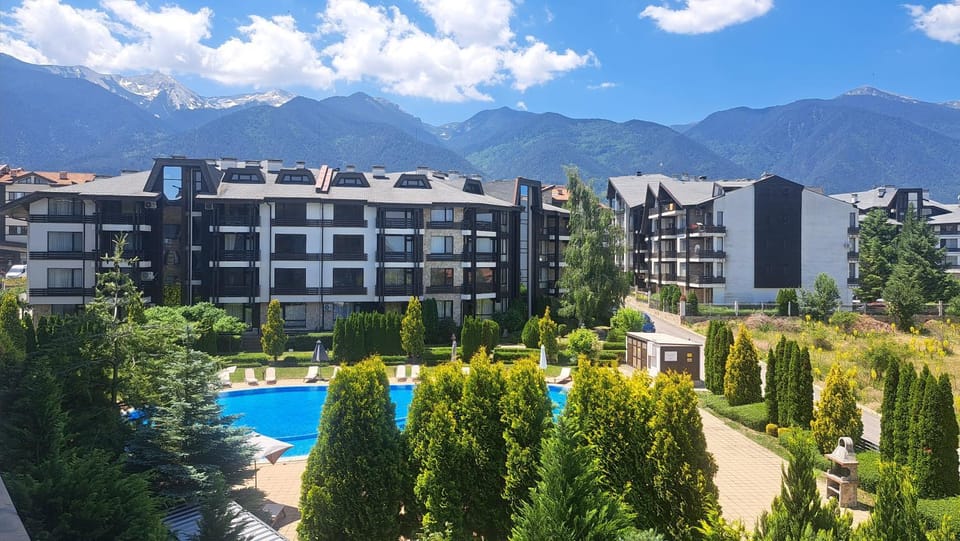 Balcony/Terrace, Mountain view, Pool view