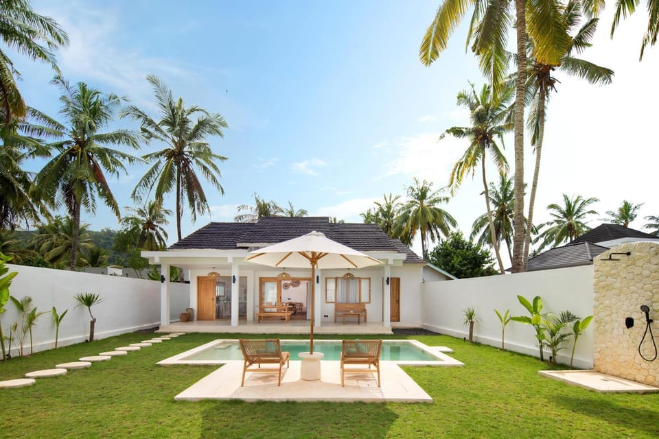 Property building, Day, Garden, Garden view