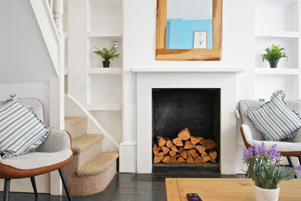 Charming House short Walk to Richmond Station Long Stay House in Richmond