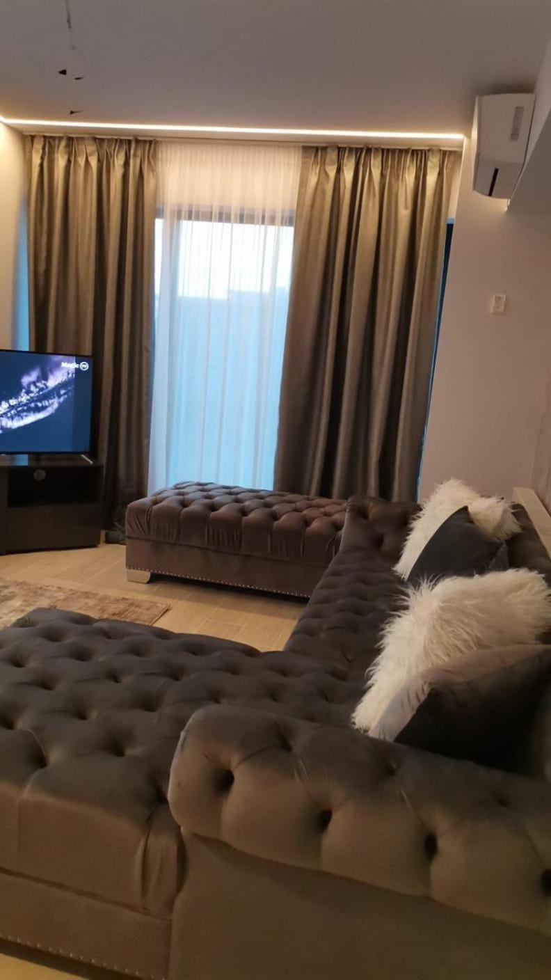 Communal lounge/ TV room, TV and multimedia, Living room, Seating area, Evening entertainment