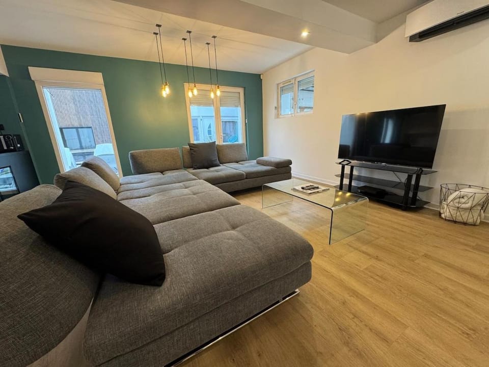 Villa Twenty Fort with pool Lyon Villa in Villeurbanne