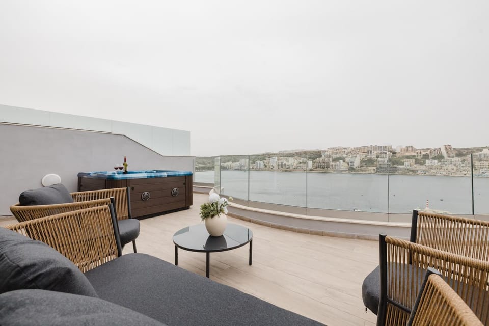 Seabreeze Apartments Penthouse by Homely Malta! Apartment in Saint Paul's Bay