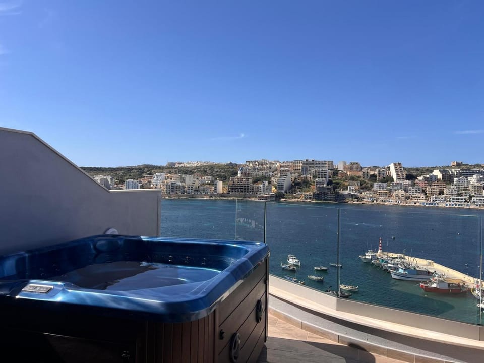 Seabreeze Apartments Penthouse by Homely Malta! Apartment in Saint Paul's Bay