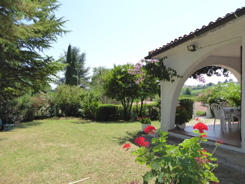 Property building, Spring, Day, Natural landscape, Garden, Garden view