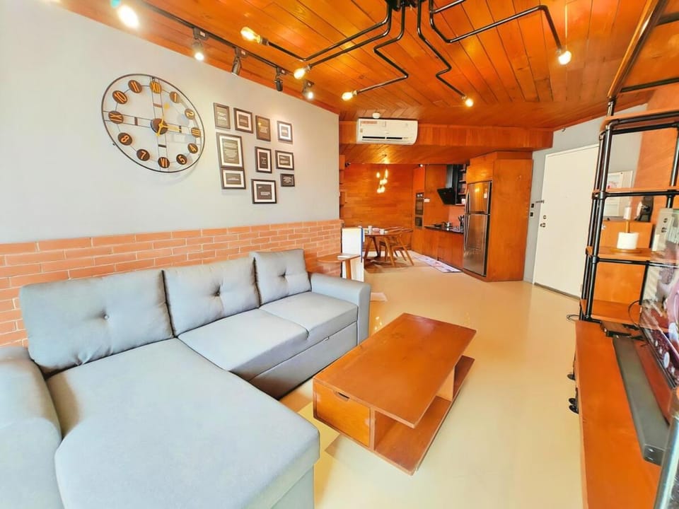 Stylish 3BR Rasuna Apt with Pool, Gym,Wi-Fi, Netflix by 2ndHome Apartment in South Jakarta City