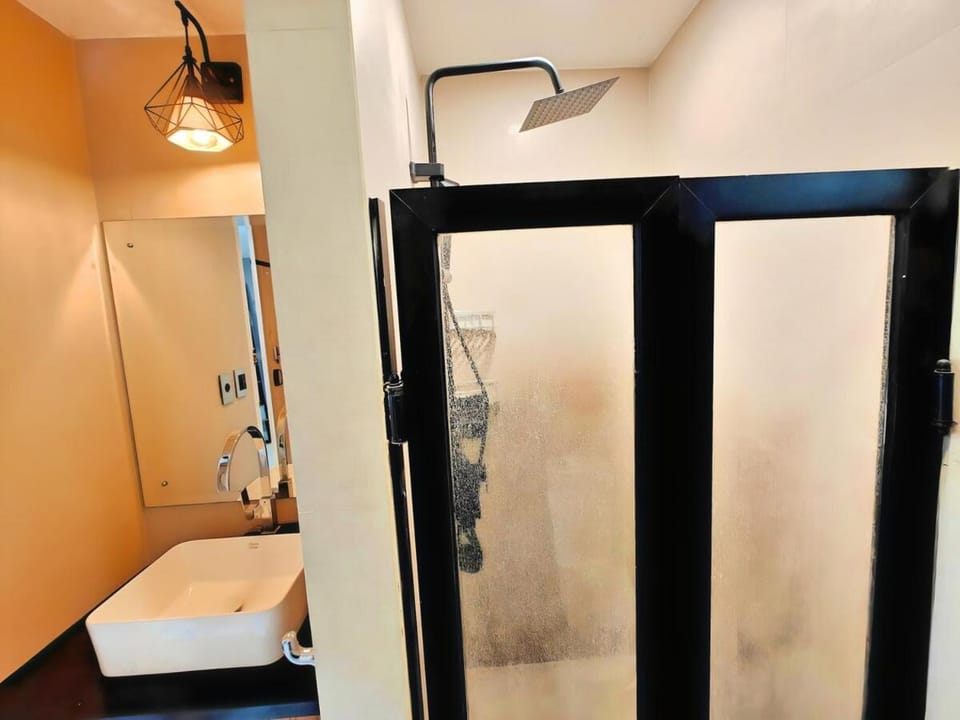 Stylish 3BR Rasuna Apt with Pool, Gym,Wi-Fi, Netflix by 2ndHome Apartment in South Jakarta City