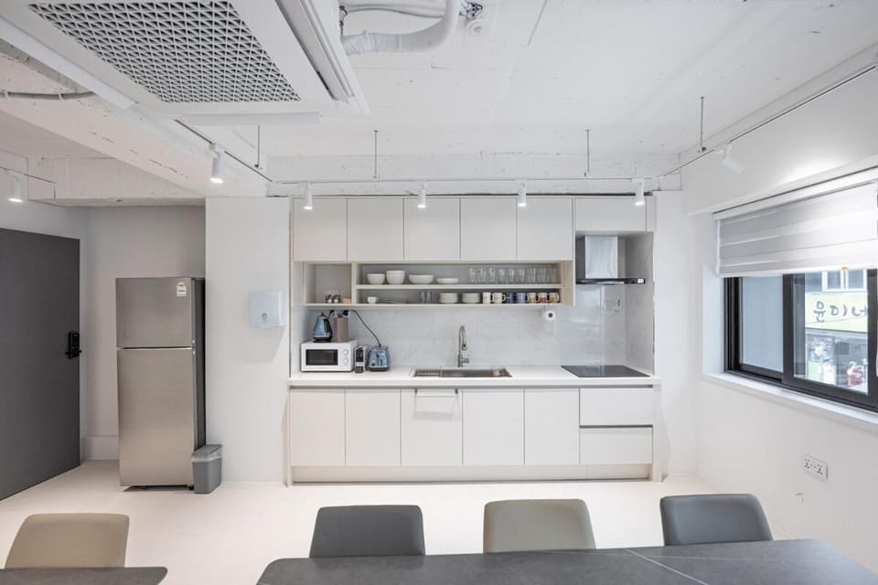 2F 4bathrooms, 9Beds, 7-16 Persons Team Apartment in Busan