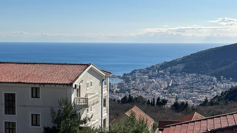 City view, Mountain view, Sea view