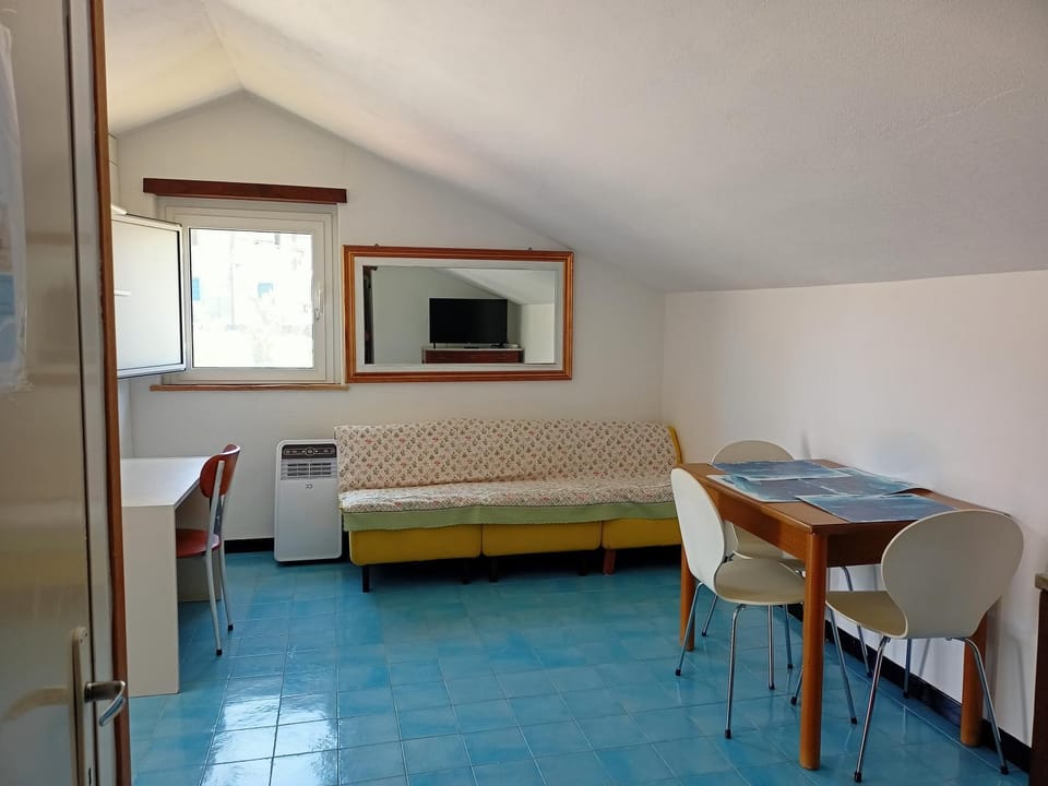 TV and multimedia, Living room, Dining area