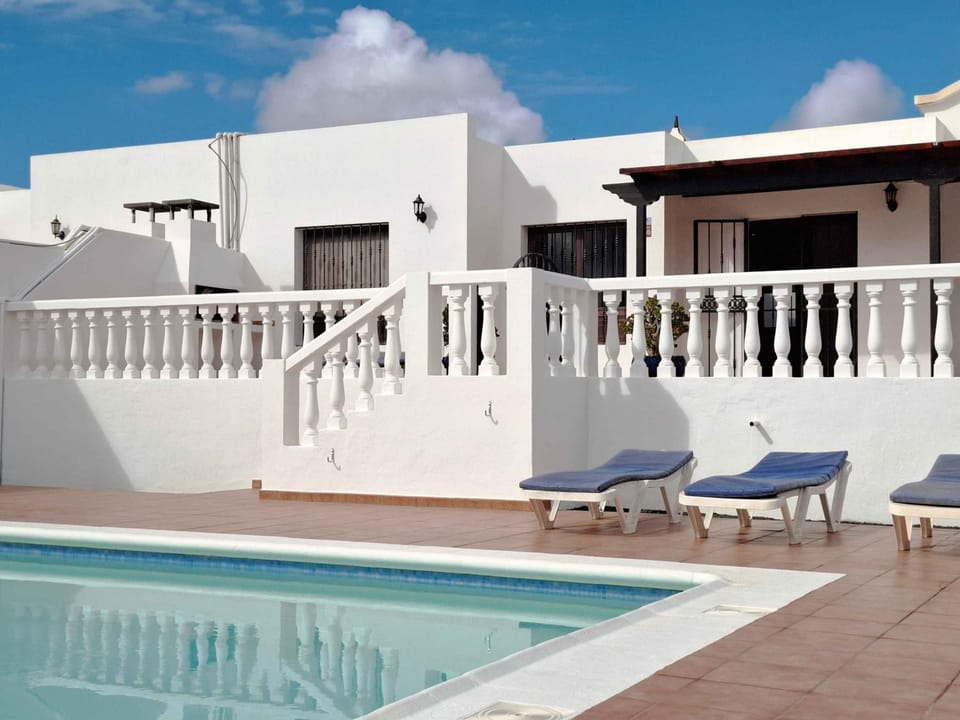 Property building, Patio, Day, Balcony/Terrace, Pool view, Swimming pool, sunbed