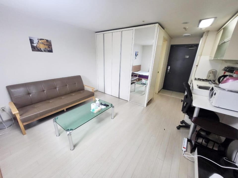TV and multimedia, Kitchen or kitchenette, Living room, Seating area, minibar, wardrobe
