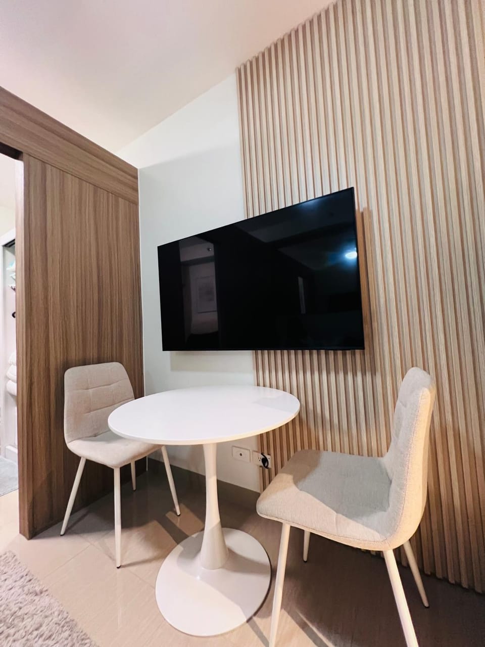 Cozy Suite Pool View in Shore 2 Residences near SM MOA Apartment hotel in Pasay