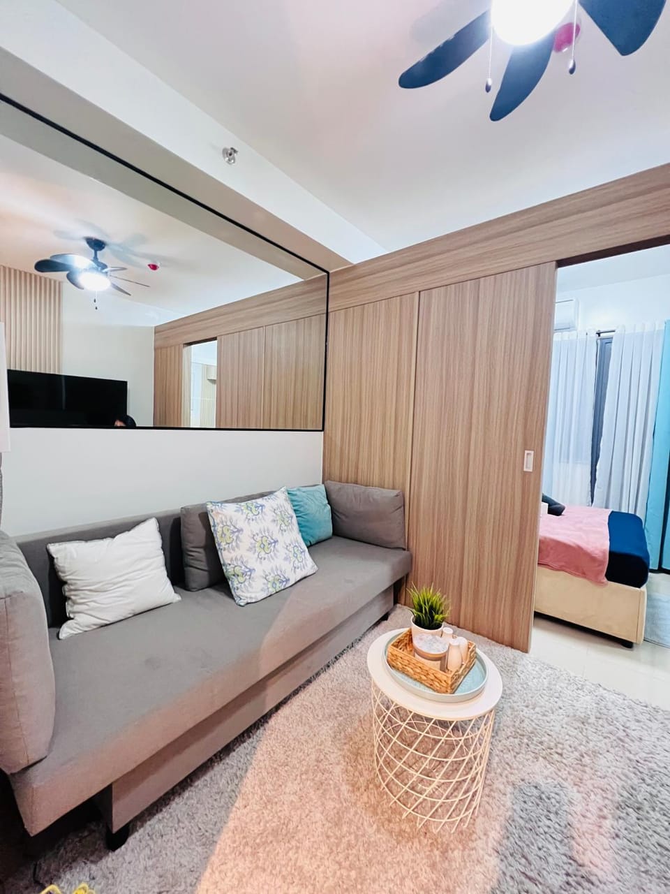 Cozy Suite Pool View in Shore 2 Residences near SM MOA Apartment hotel in Pasay