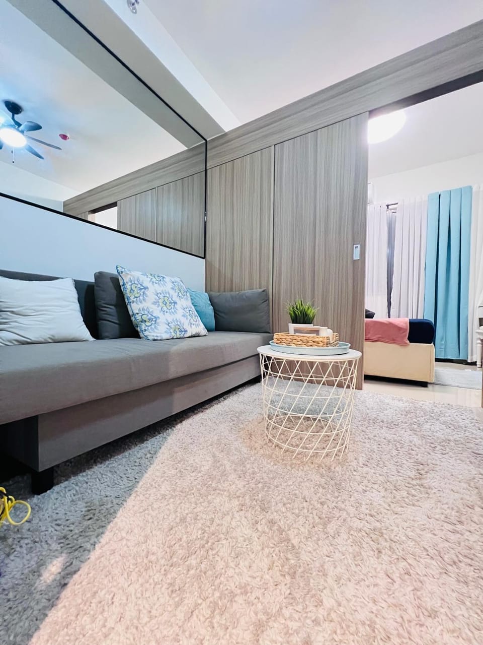 Cozy Suite Pool View in Shore 2 Residences near SM MOA Apartment hotel in Pasay