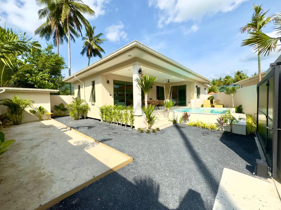 Property building, Patio, Spring, Day, Garden, Garden view, Pool view, sunbed