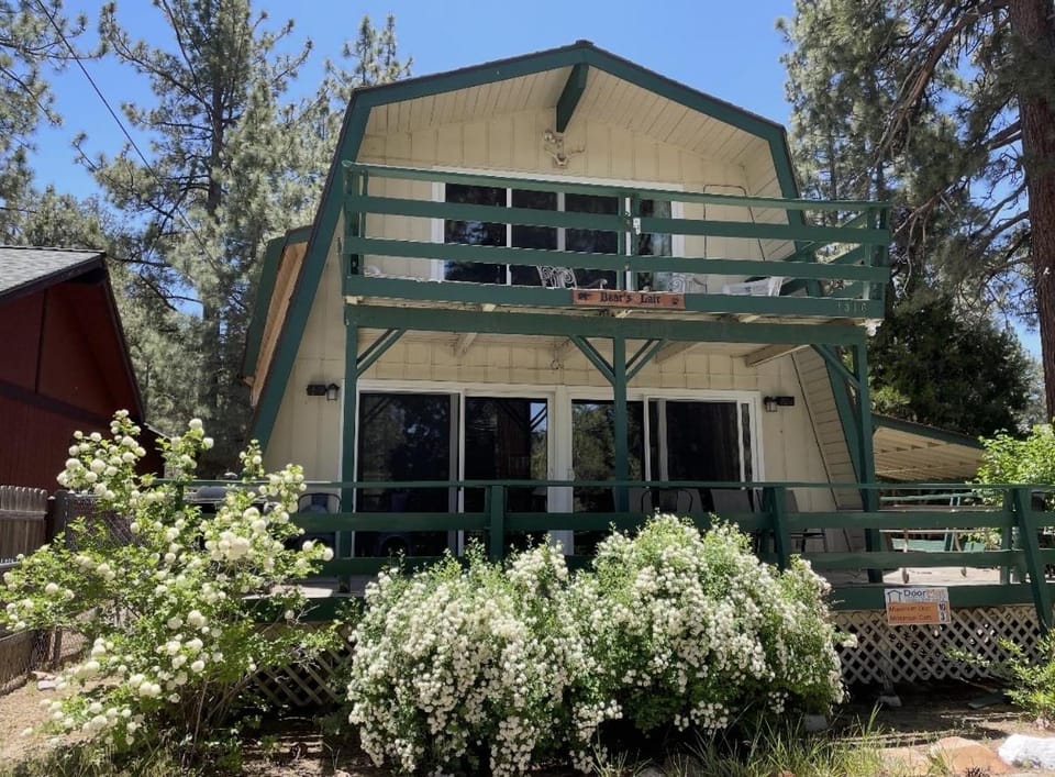 The Bears Lair Perfect for family w-full Amenities Apartment in Southern California