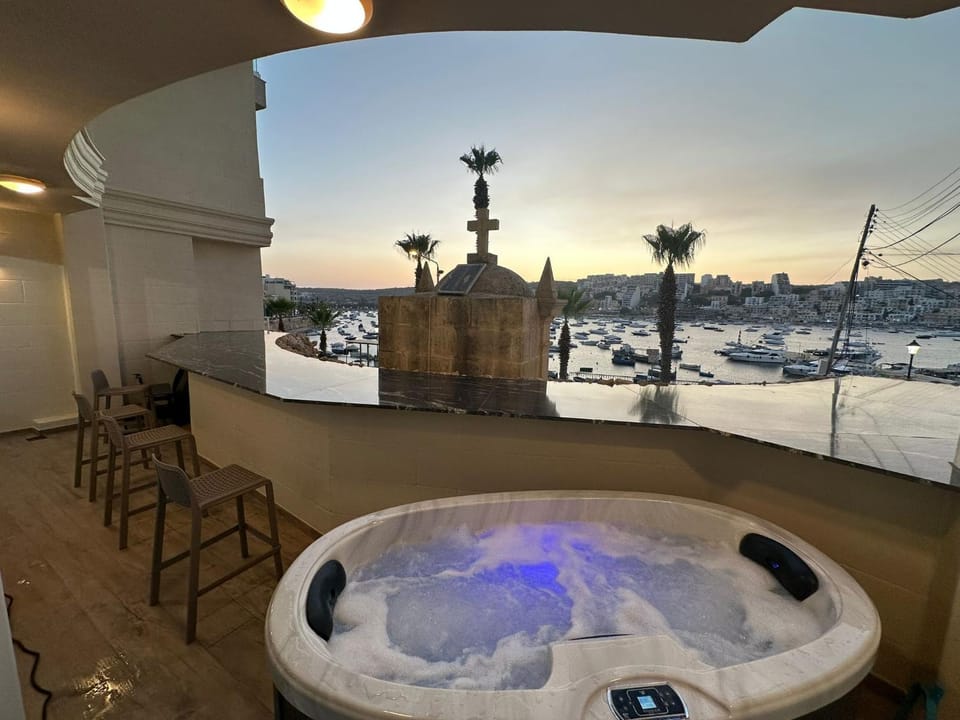 Seabreeze Apartments flat 1 w jacuzzi by Homely! Apartment in Saint Paul's Bay
