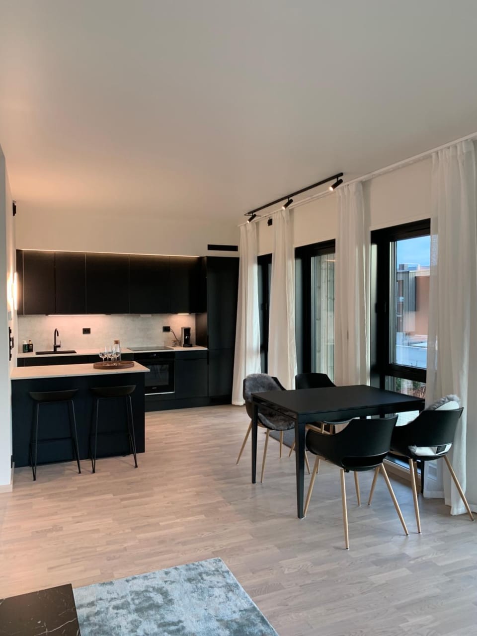 Kitchen or kitchenette, Seating area, Dining area, stove