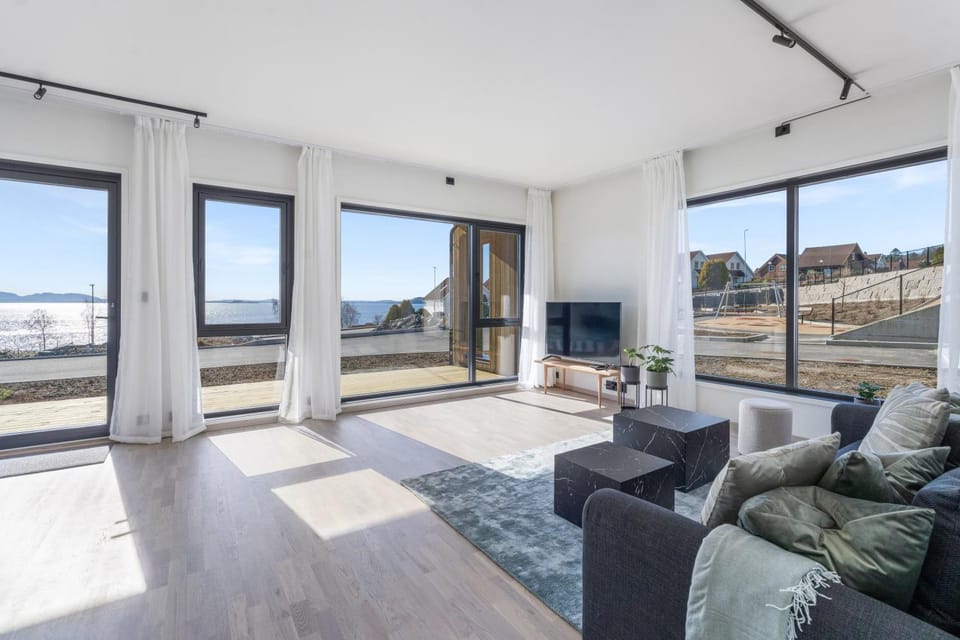 Day, TV and multimedia, View (from property/room), Balcony/Terrace, Living room, Seating area, Sea view, Sea view, Location
