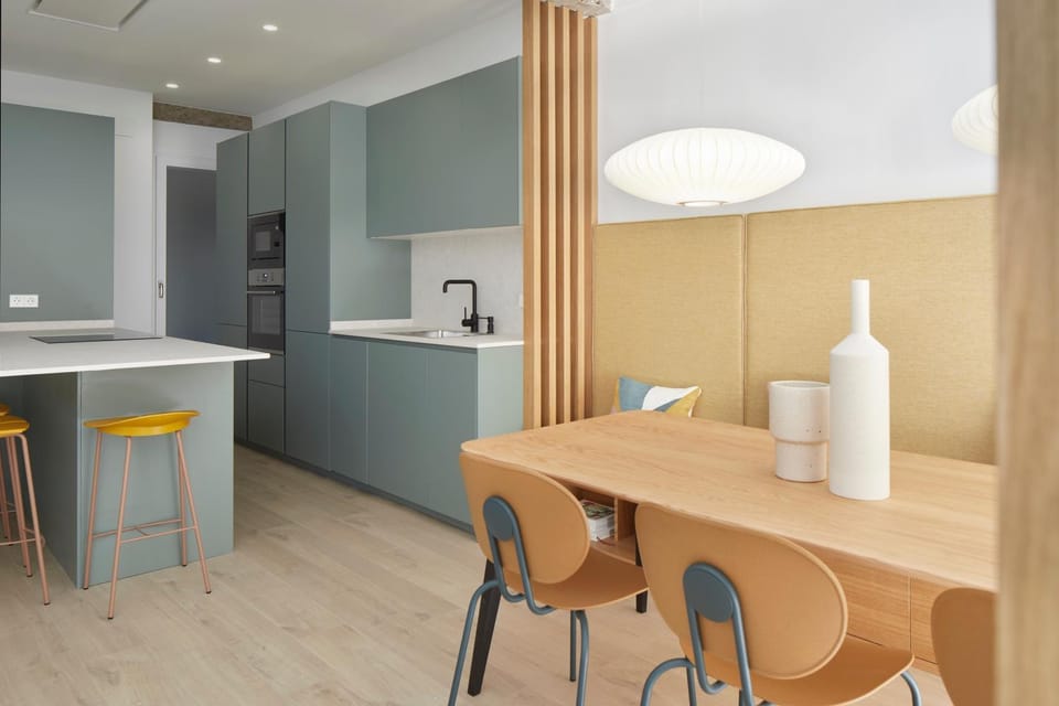 Kitchen or kitchenette, Dining area