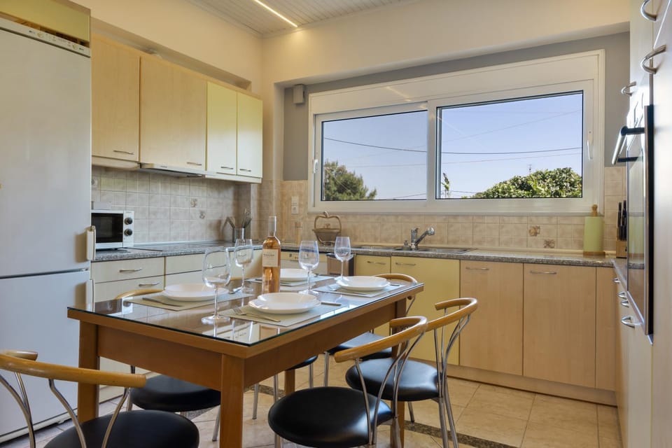 Property building, Kitchen or kitchenette, Living room